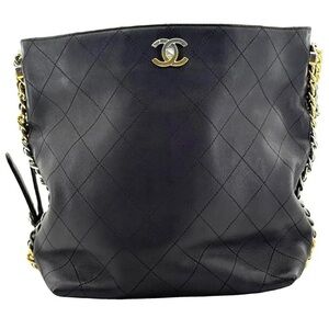 Chanel Black Diamond-Patterned Shoulder Bag Authentic 100%